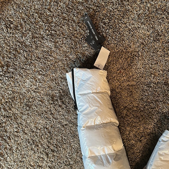 COPY - New Sam.NY Coat .The Coat is a Med,but if u are a small you can fit runs… - Picture 4 of 9